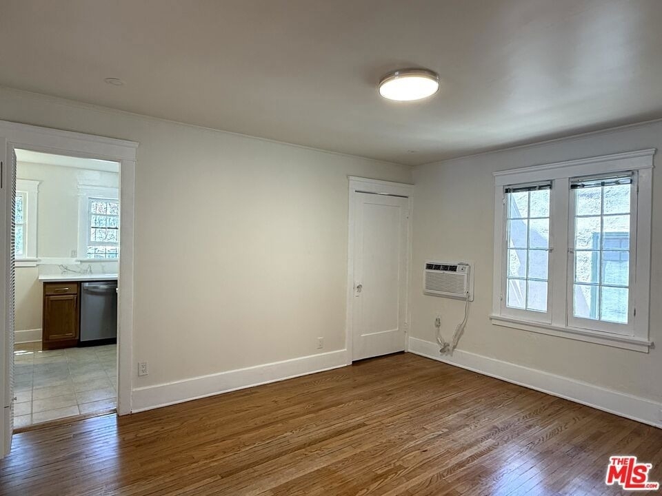 1665 Golden Gate Avenue - Photo 2