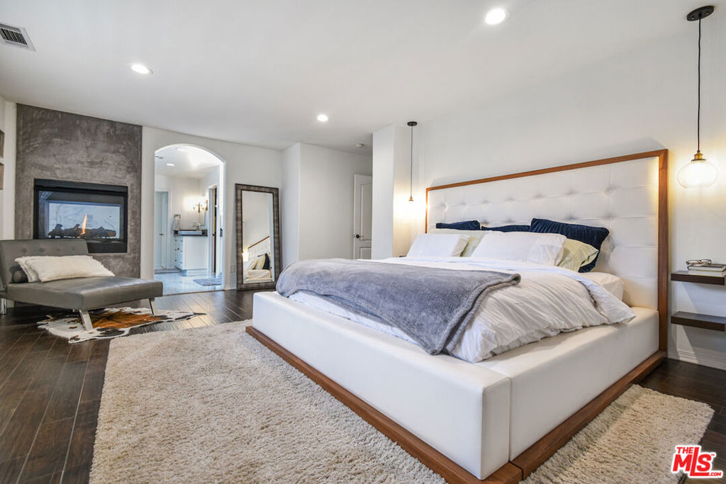 15525 Morrison Street - Photo 18