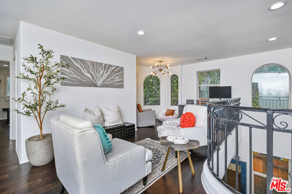 15525 Morrison Street - Photo 12