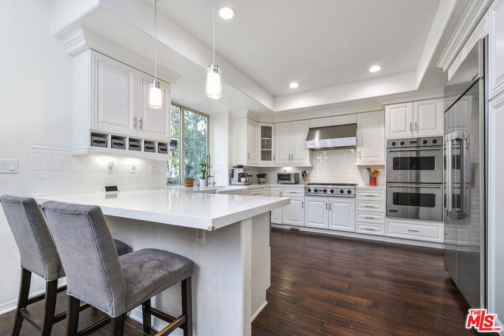 15525 Morrison Street - Photo 6