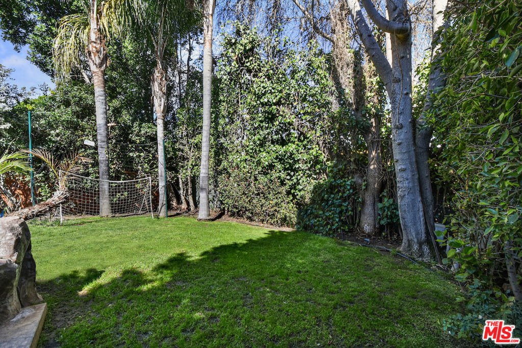 15525 Morrison Street - Photo 23
