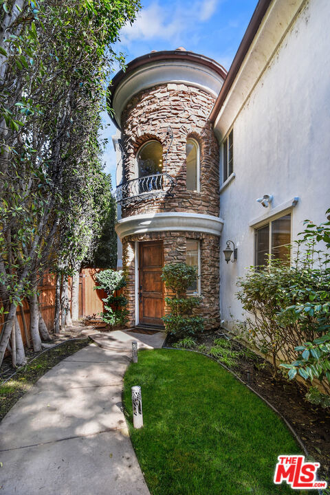 15525 Morrison Street - Photo 1
