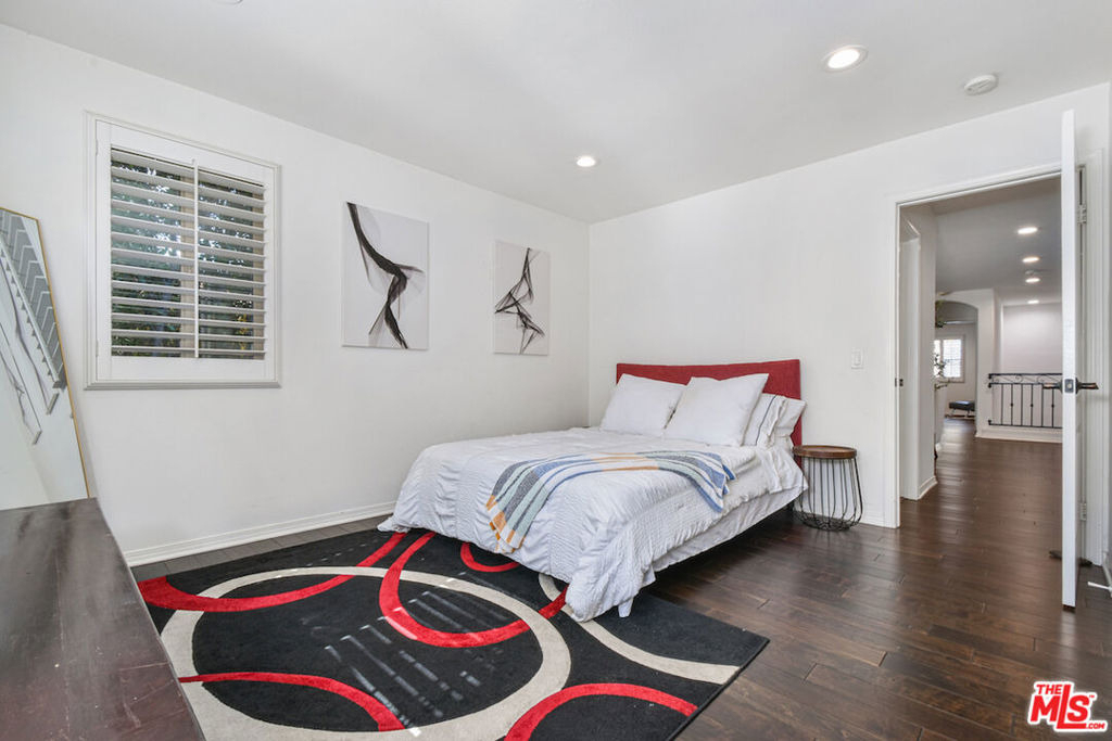 15525 Morrison Street - Photo 14