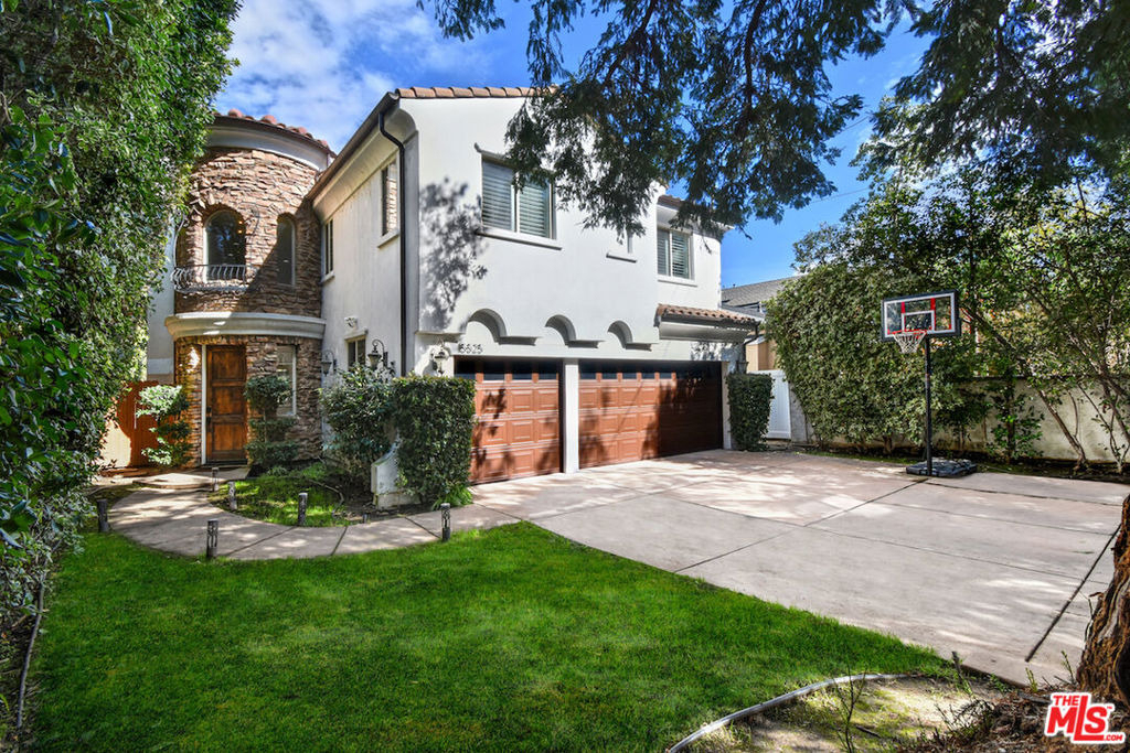 15525 Morrison Street - Photo 0