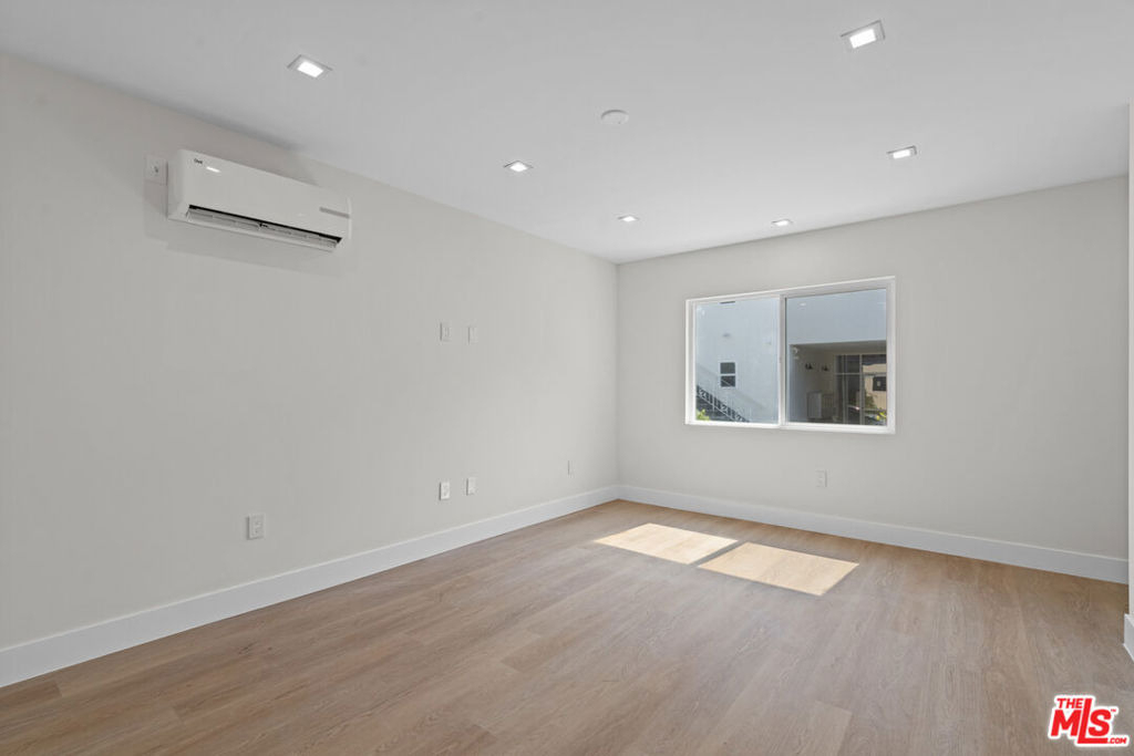 420 S Sepulveda Boulevard - Photo 2
