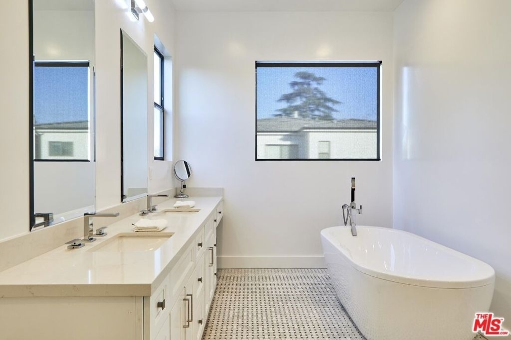 18911 Hatteras Street - Photo 17
