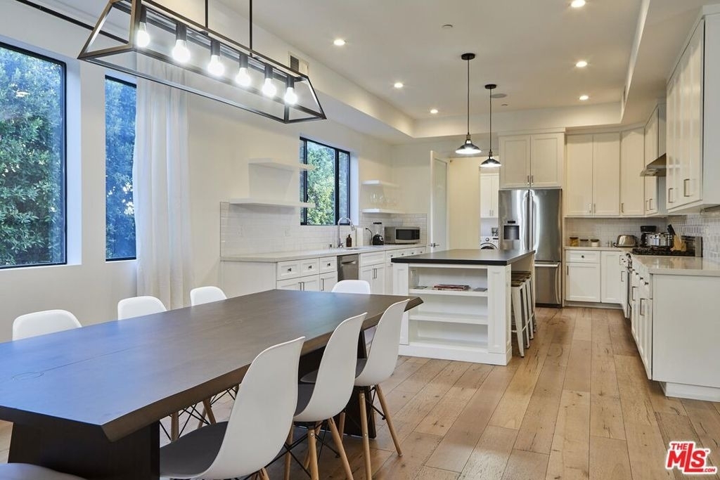 18911 Hatteras Street - Photo 8
