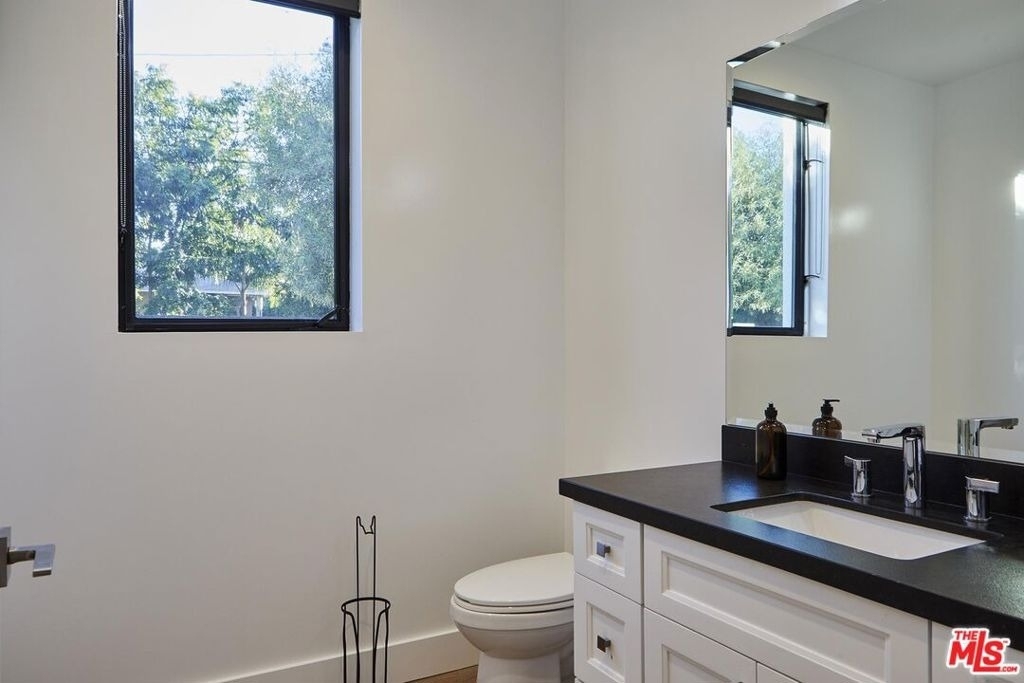 18911 Hatteras Street - Photo 19