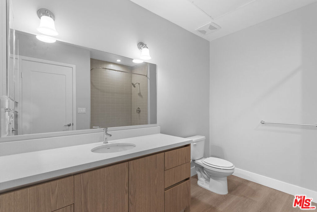 1223 N Hayworth Avenue - Photo 9
