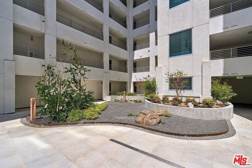 510 S Oxford Avenue - Photo 2