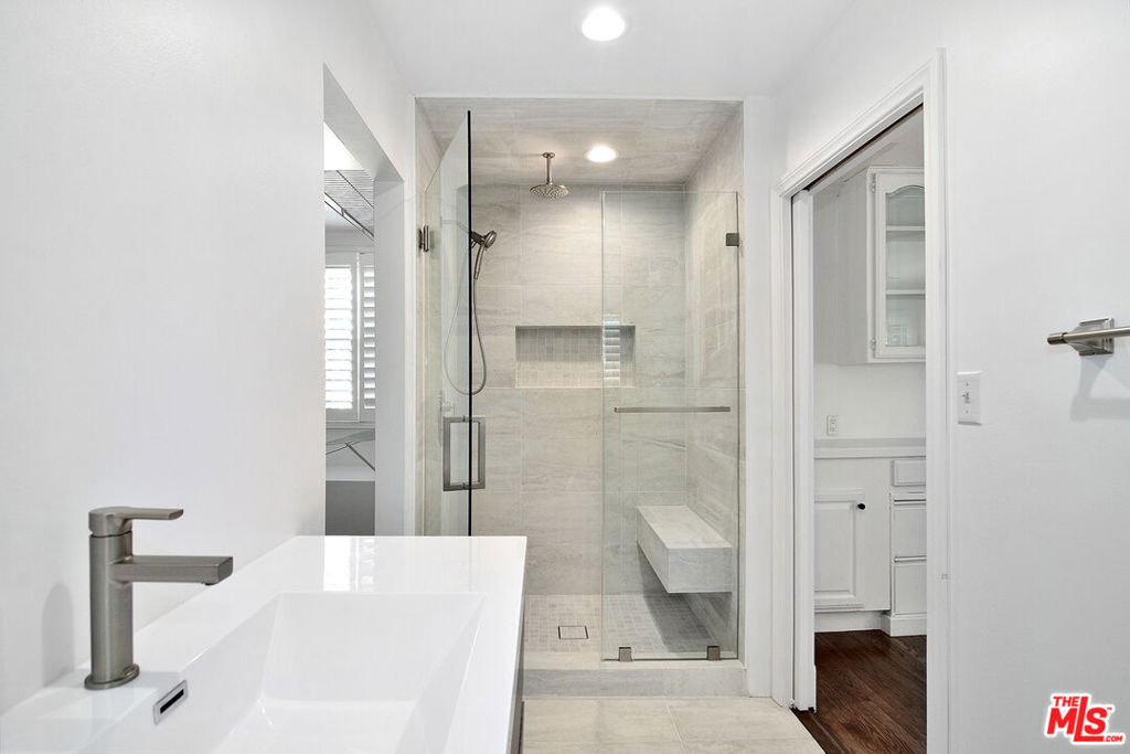 4755 Alonzo Avenue - Photo 10