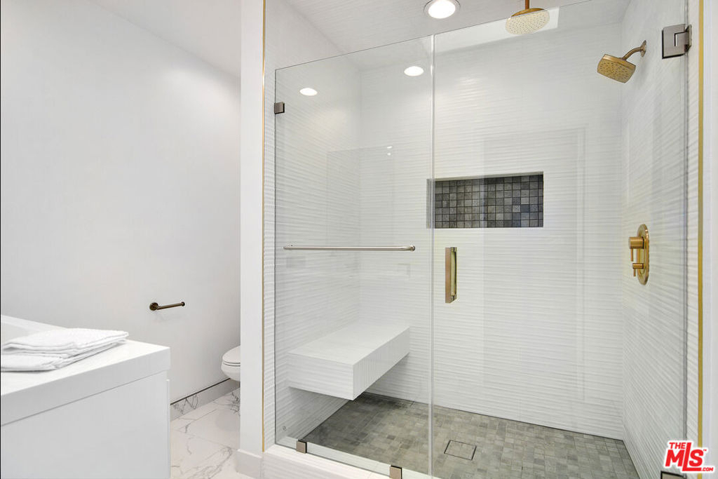 4755 Alonzo Avenue - Photo 9