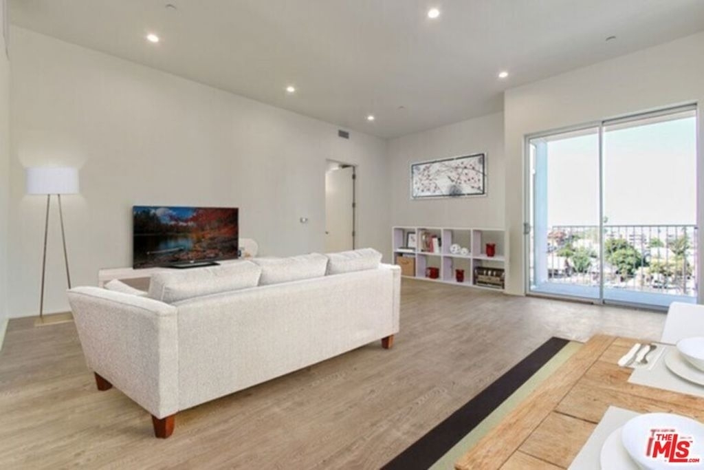 1040 S Mariposa Avenue - Photo 10