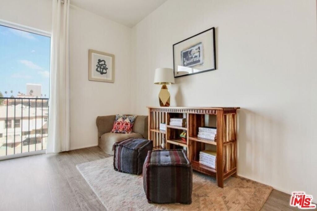 1040 S Mariposa Avenue - Photo 4