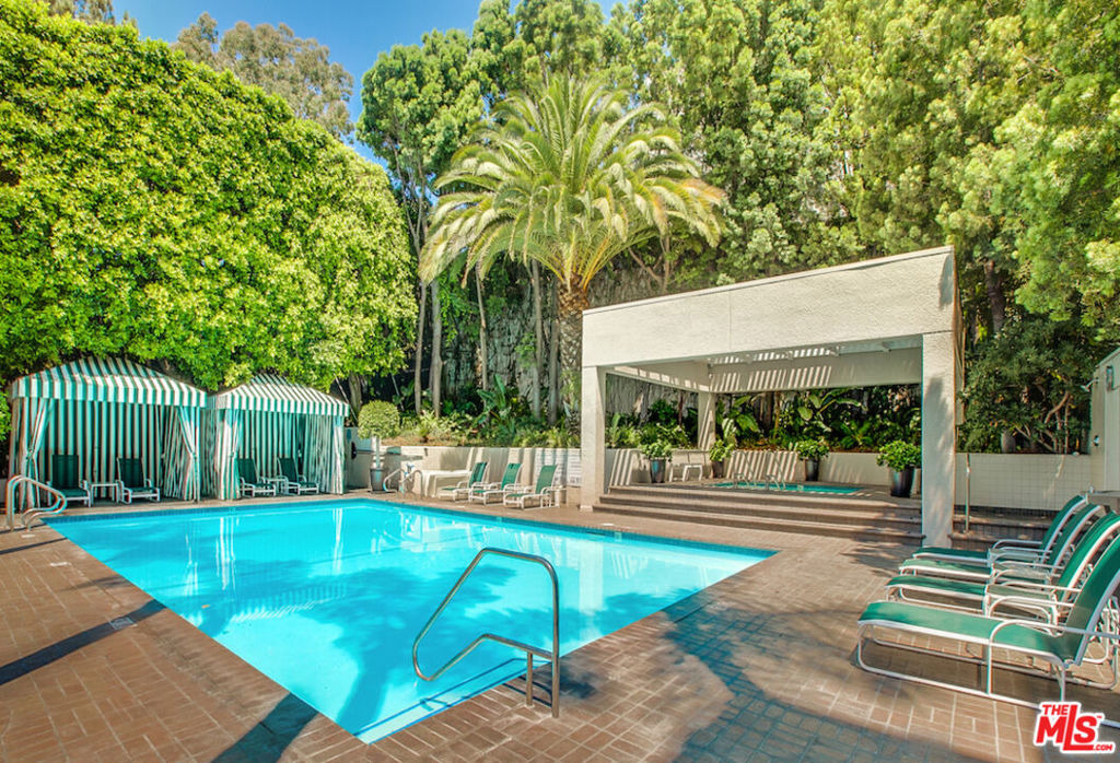 1131 Alta Loma Road - Photo 27