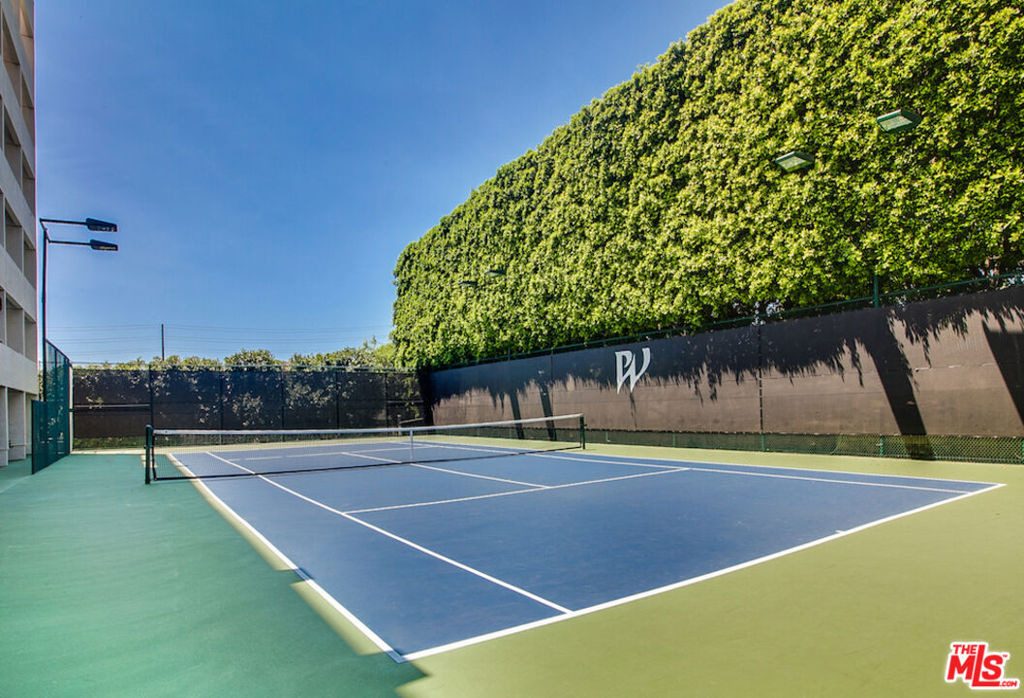 1131 Alta Loma Road - Photo 31