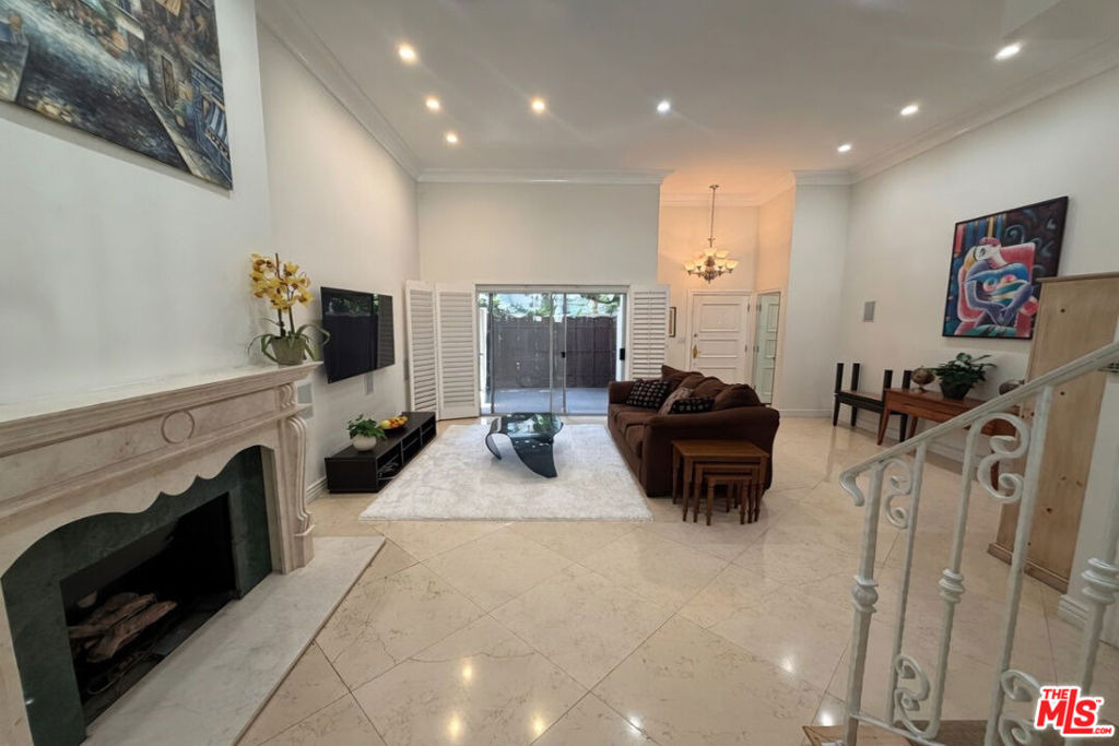 1131 Alta Loma Road - Photo 7