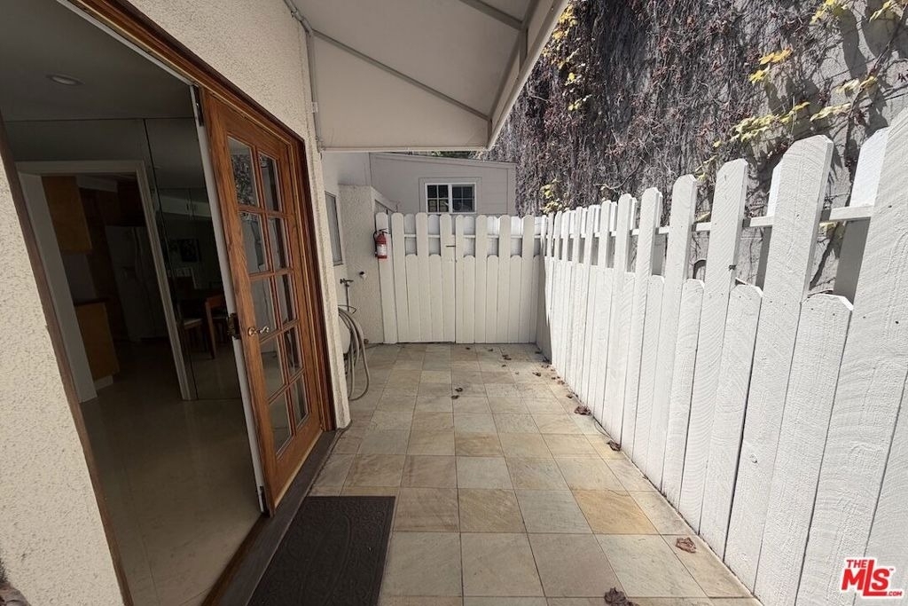 1131 Alta Loma Road - Photo 15