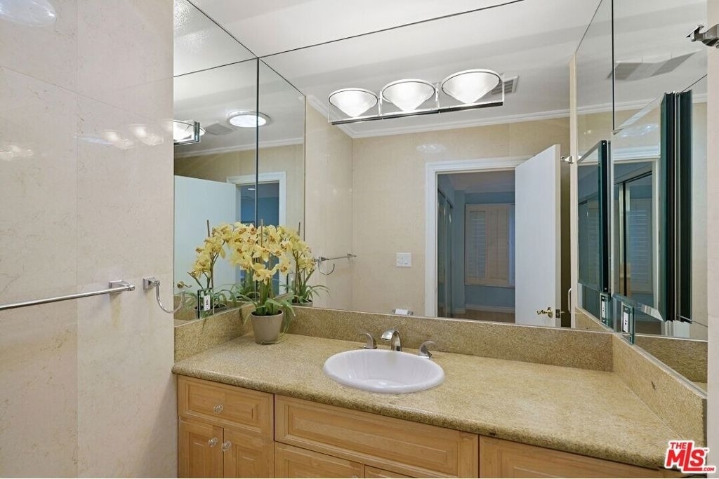 1131 Alta Loma Road - Photo 24