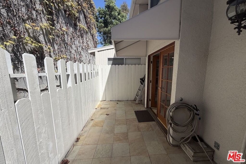 1131 Alta Loma Road - Photo 16