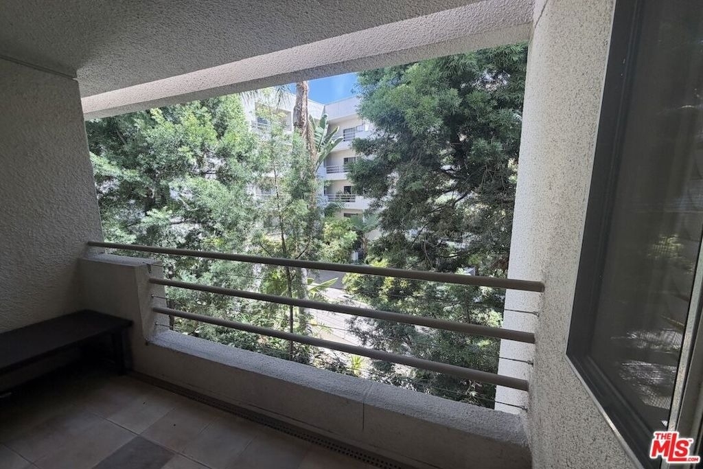 1131 Alta Loma Road - Photo 20
