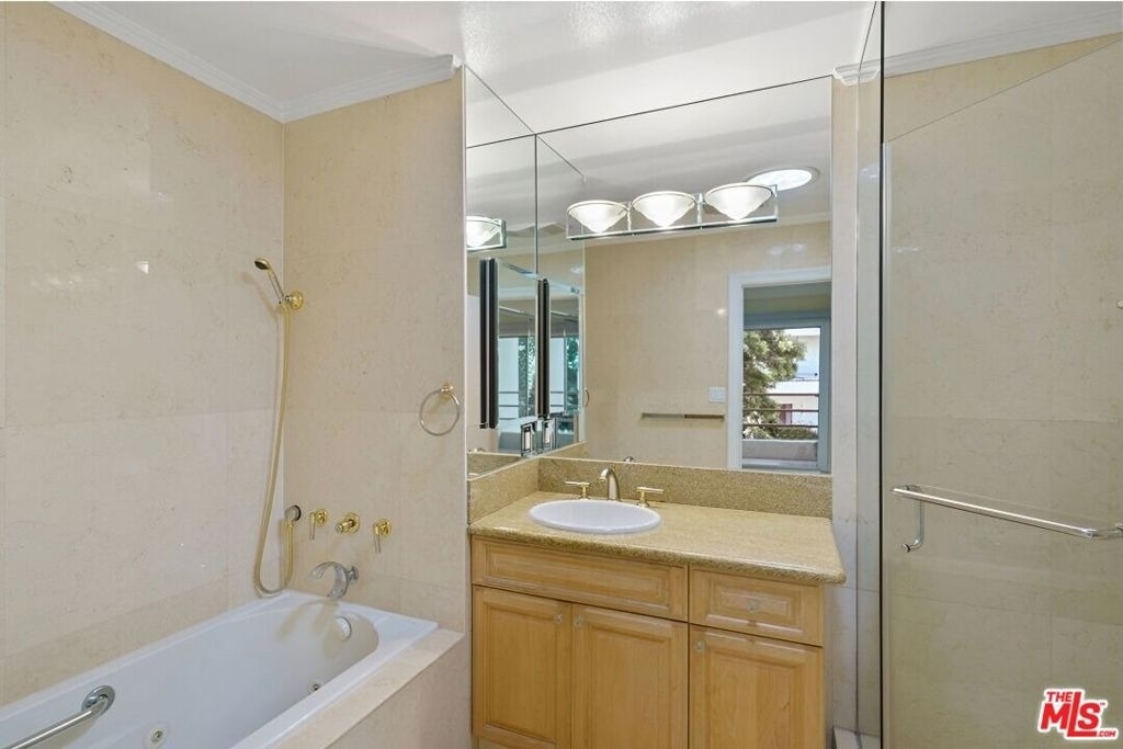 1131 Alta Loma Road - Photo 22