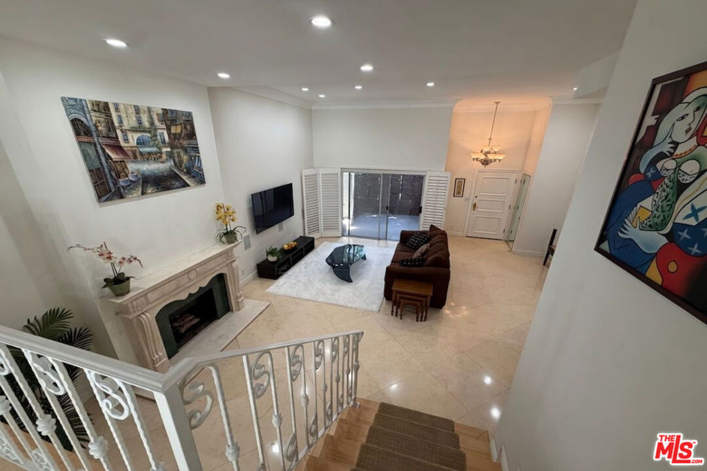 1131 Alta Loma Road - Photo 10