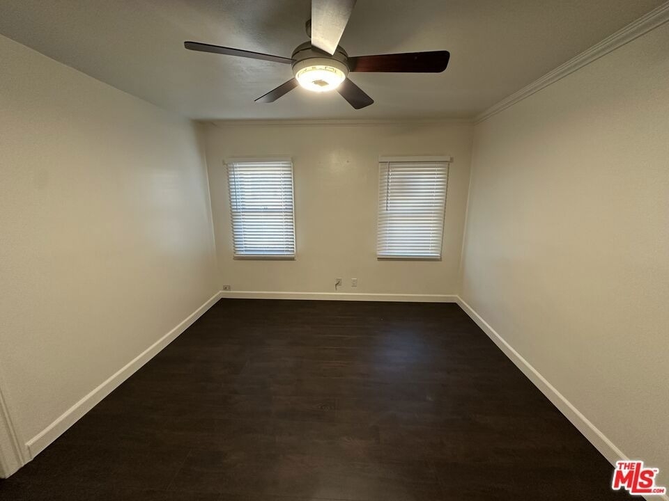 2309 S Budlong Avenue - Photo 11