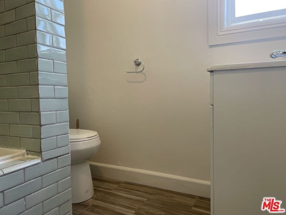 2309 S Budlong Avenue - Photo 7