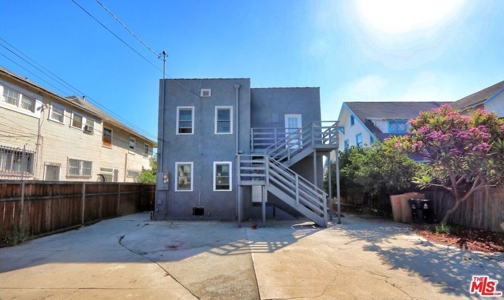 2309 S Budlong Avenue - Photo 2