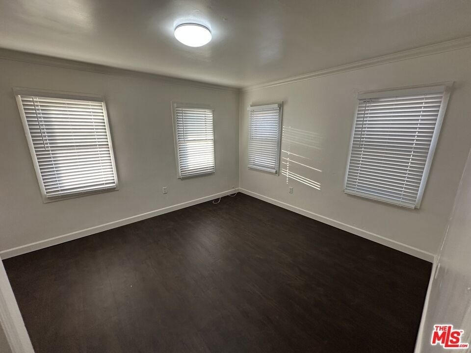 2309 S Budlong Avenue - Photo 12