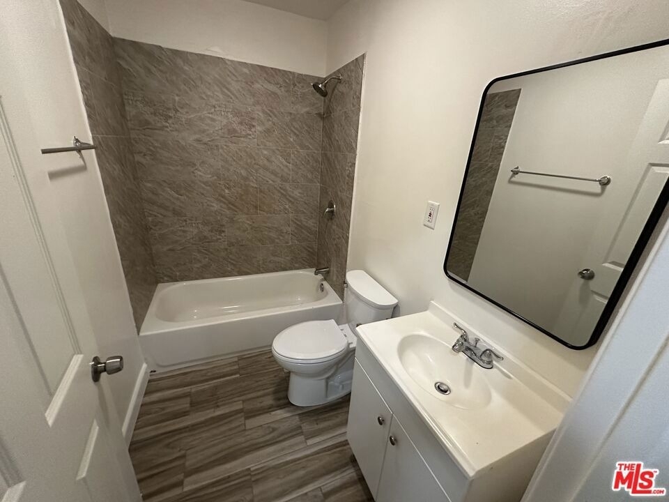 2309 S Budlong Avenue - Photo 6