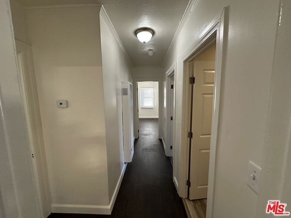 2309 S Budlong Avenue - Photo 15