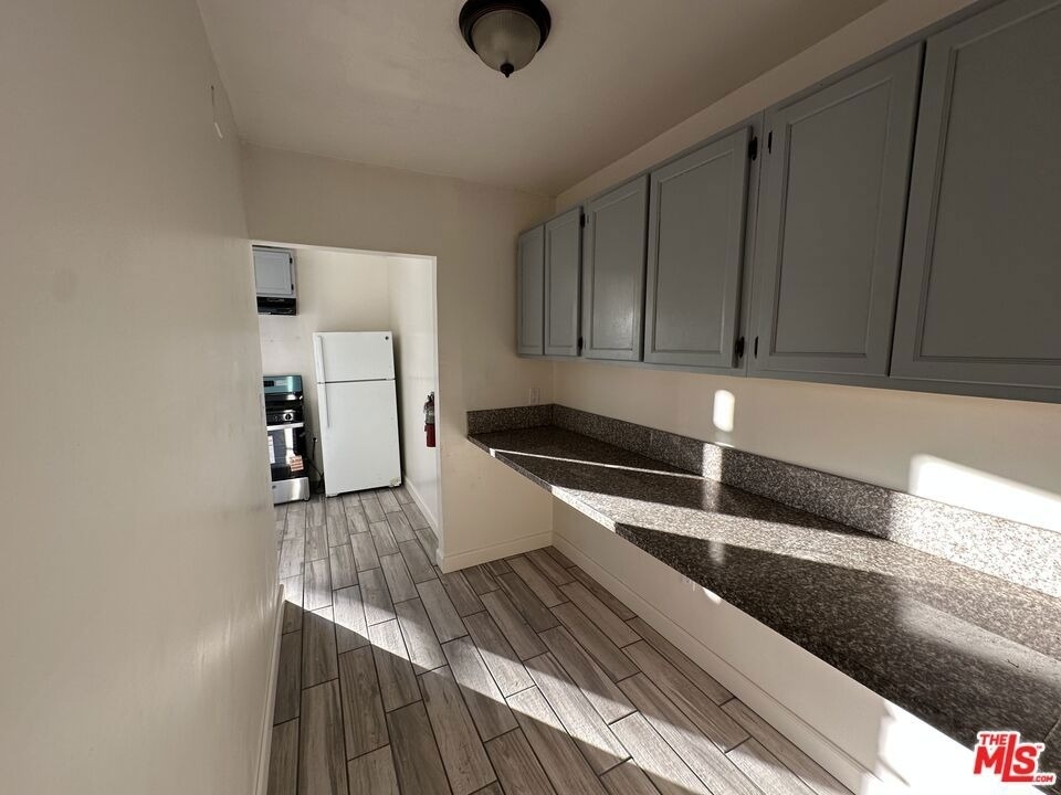 2309 S Budlong Avenue - Photo 9