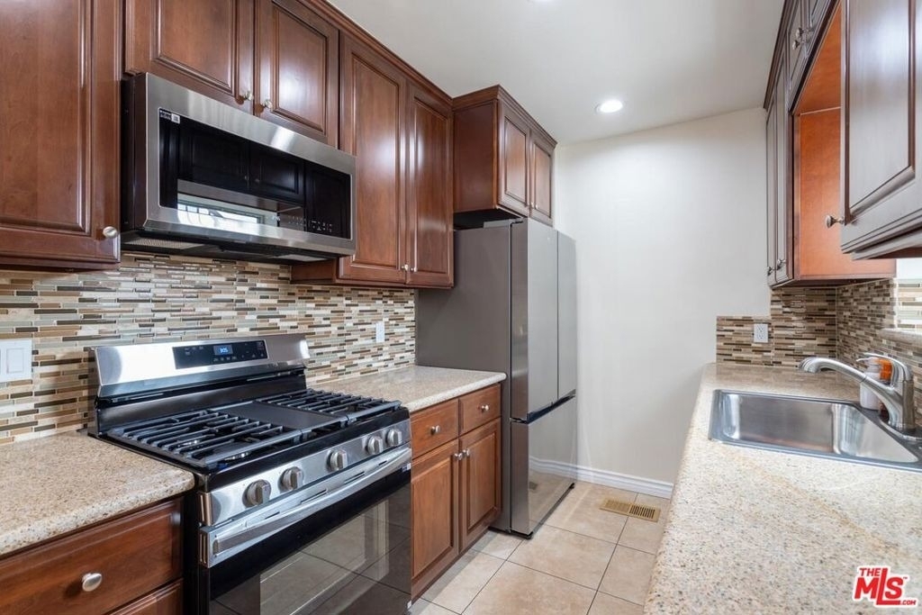 200 W Palmer Avenue - Photo 4