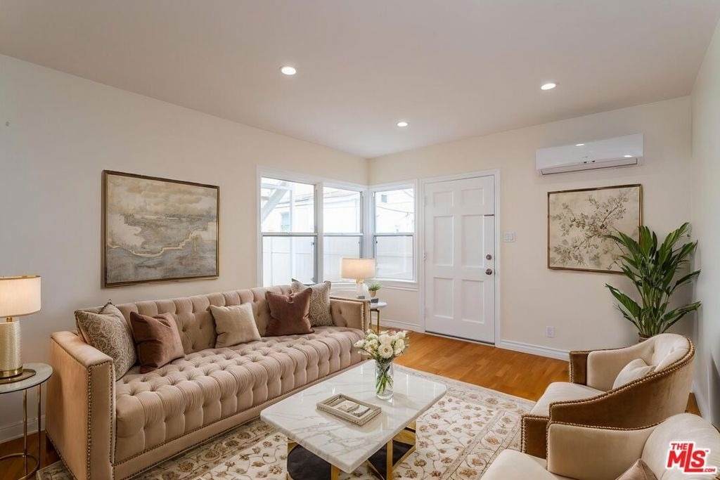 200 W Palmer Avenue - Photo 0