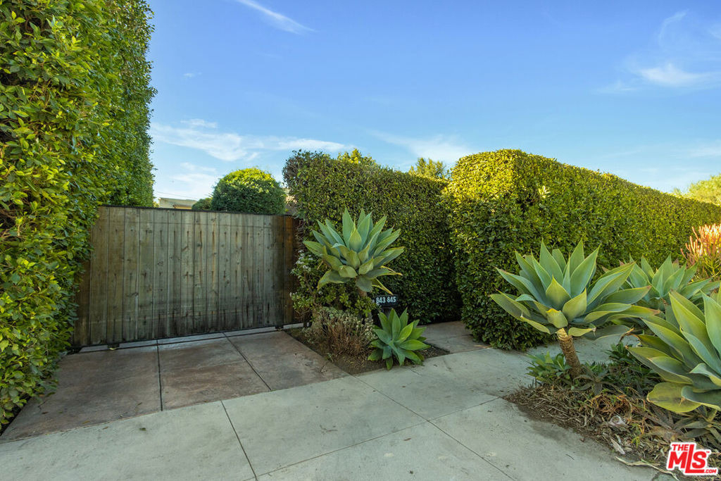 843 N Ogden Drive - Photo 16