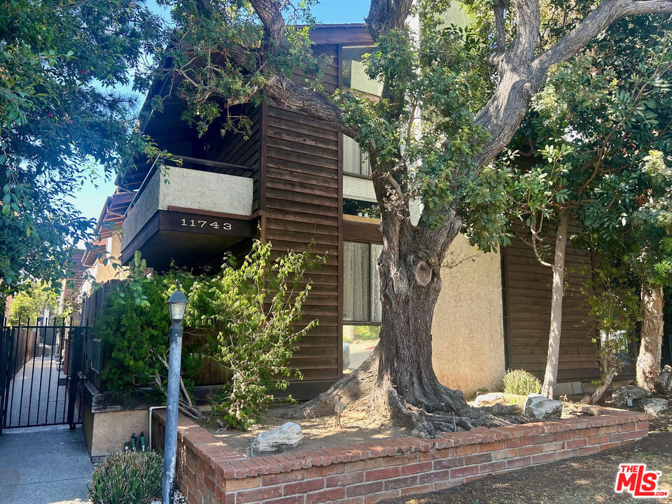 11743 Darlington Avenue - Photo 0