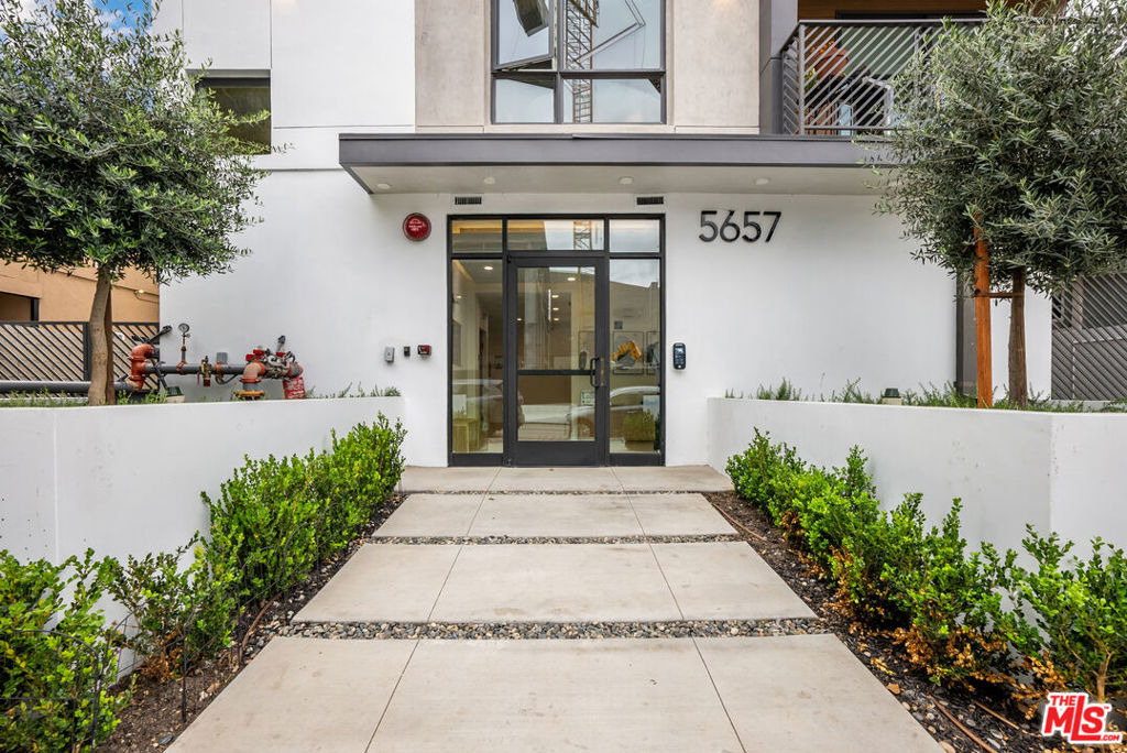 5657 Virginia Avenue - Photo 1