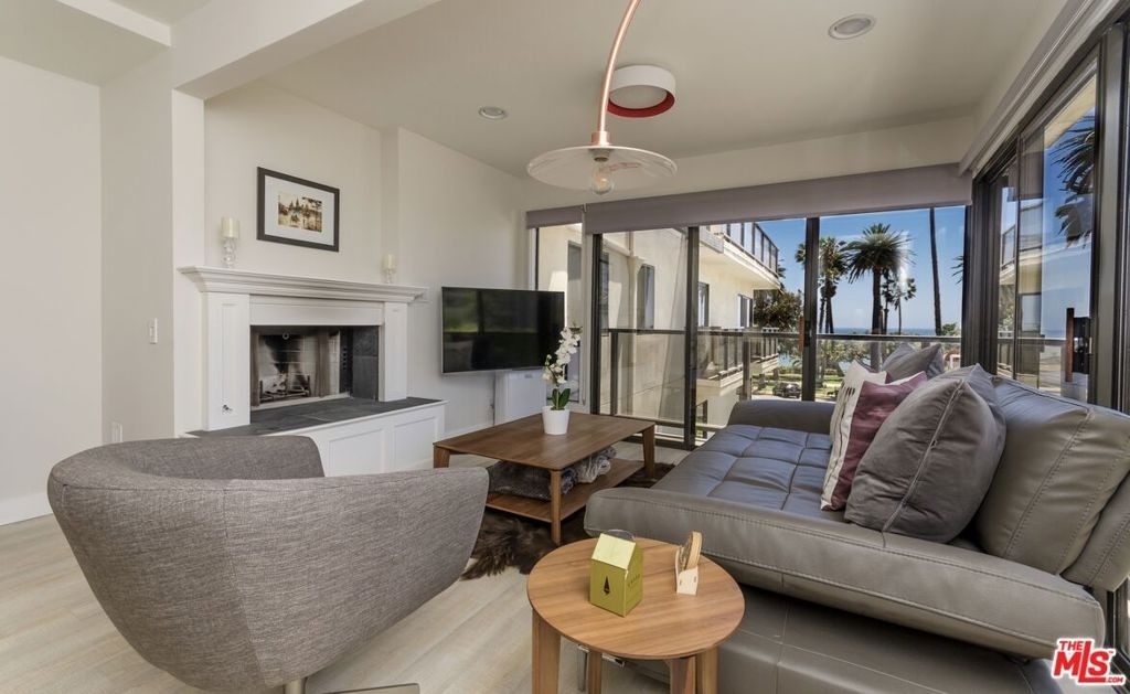 833 Ocean Avenue - Photo 4
