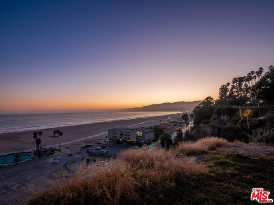 833 Ocean Avenue - Photo 33