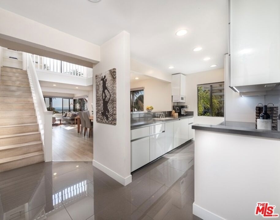 833 Ocean Avenue - Photo 8