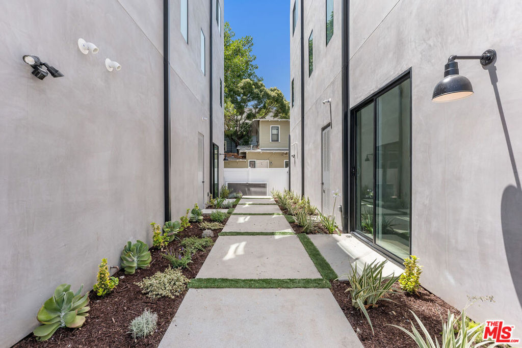 1834 N Echo Park Avenue - Photo 21