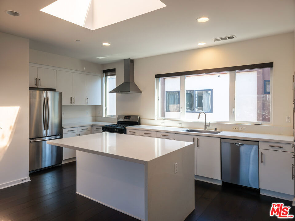 2926 Rowena Avenue - Photo 11