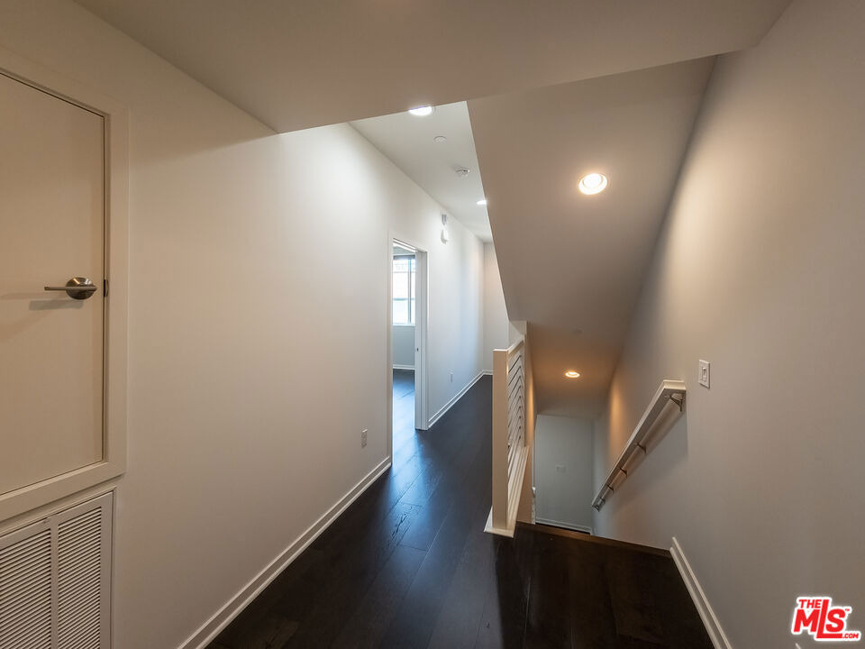 2926 Rowena Avenue - Photo 9