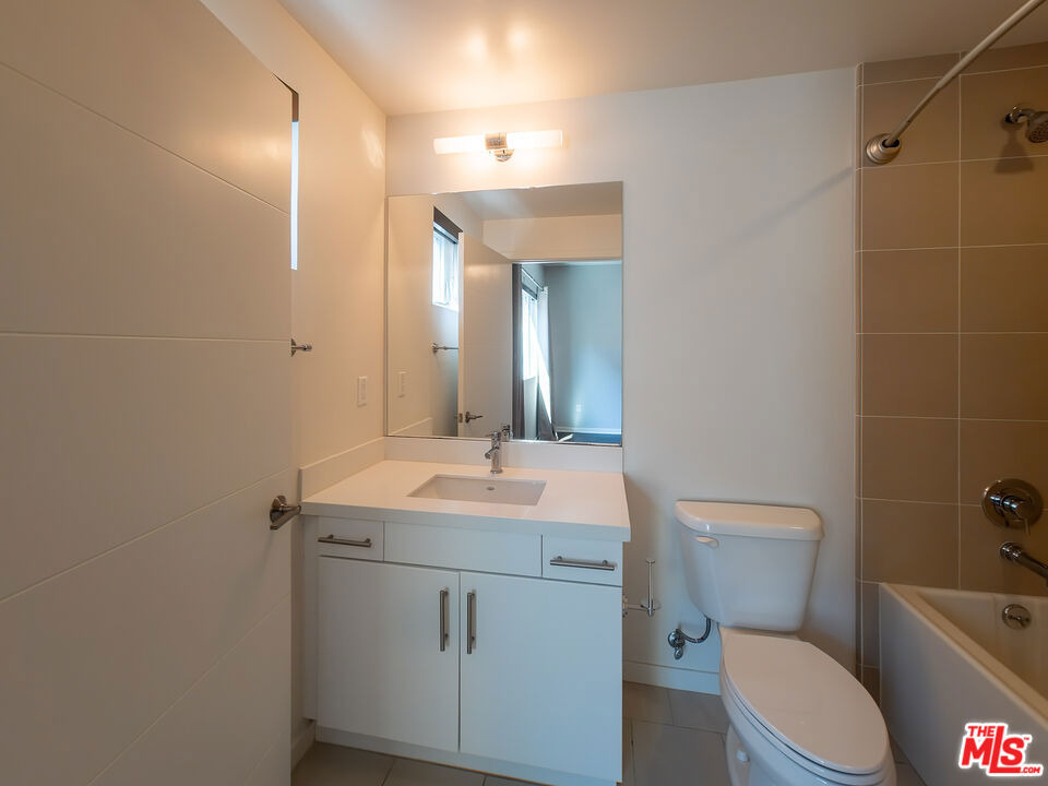 2926 Rowena Avenue - Photo 22