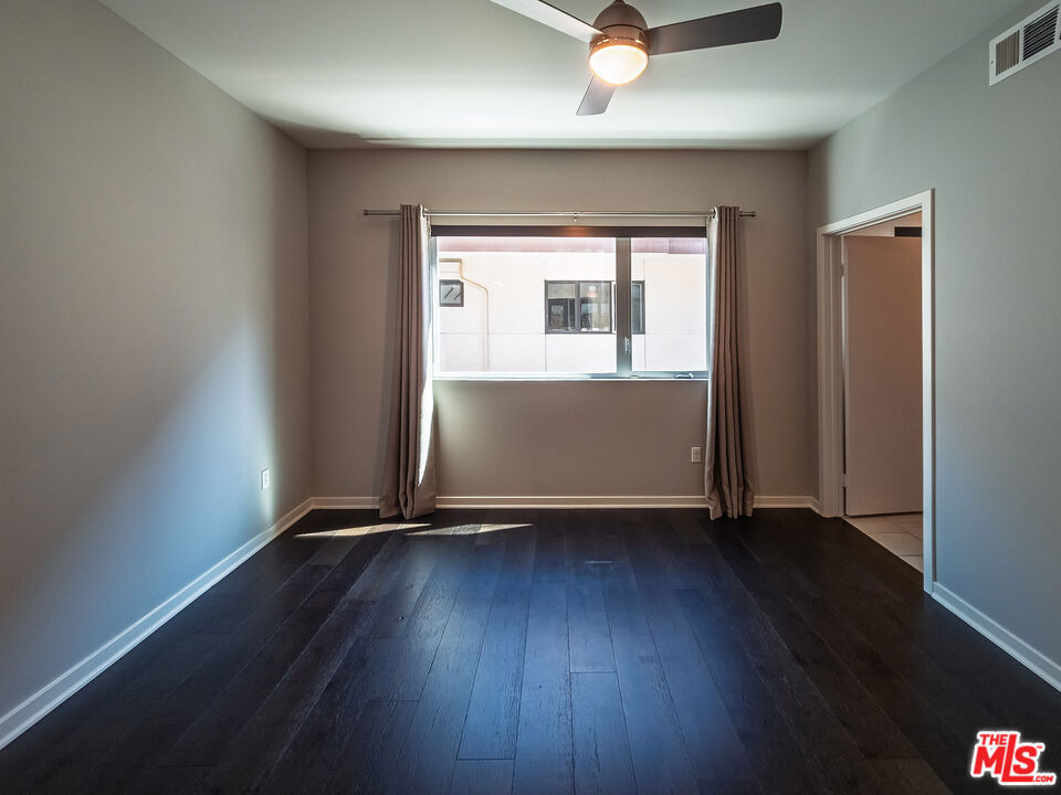 2926 Rowena Avenue - Photo 19