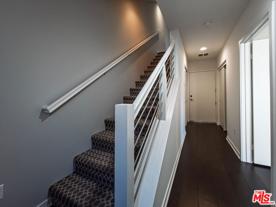 2926 Rowena Avenue - Photo 2