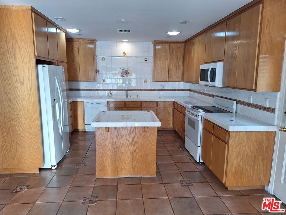 7539 Denrock Avenue - Photo 6