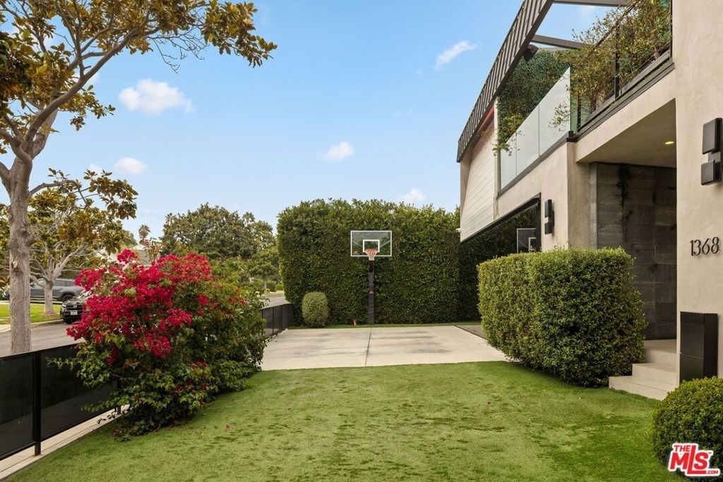 1368 Beckwith Avenue - Photo 10